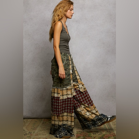 P37 New!!! POL Multicolor Patchwork Camo Wide-Leg Pants - Picture 6 of 6